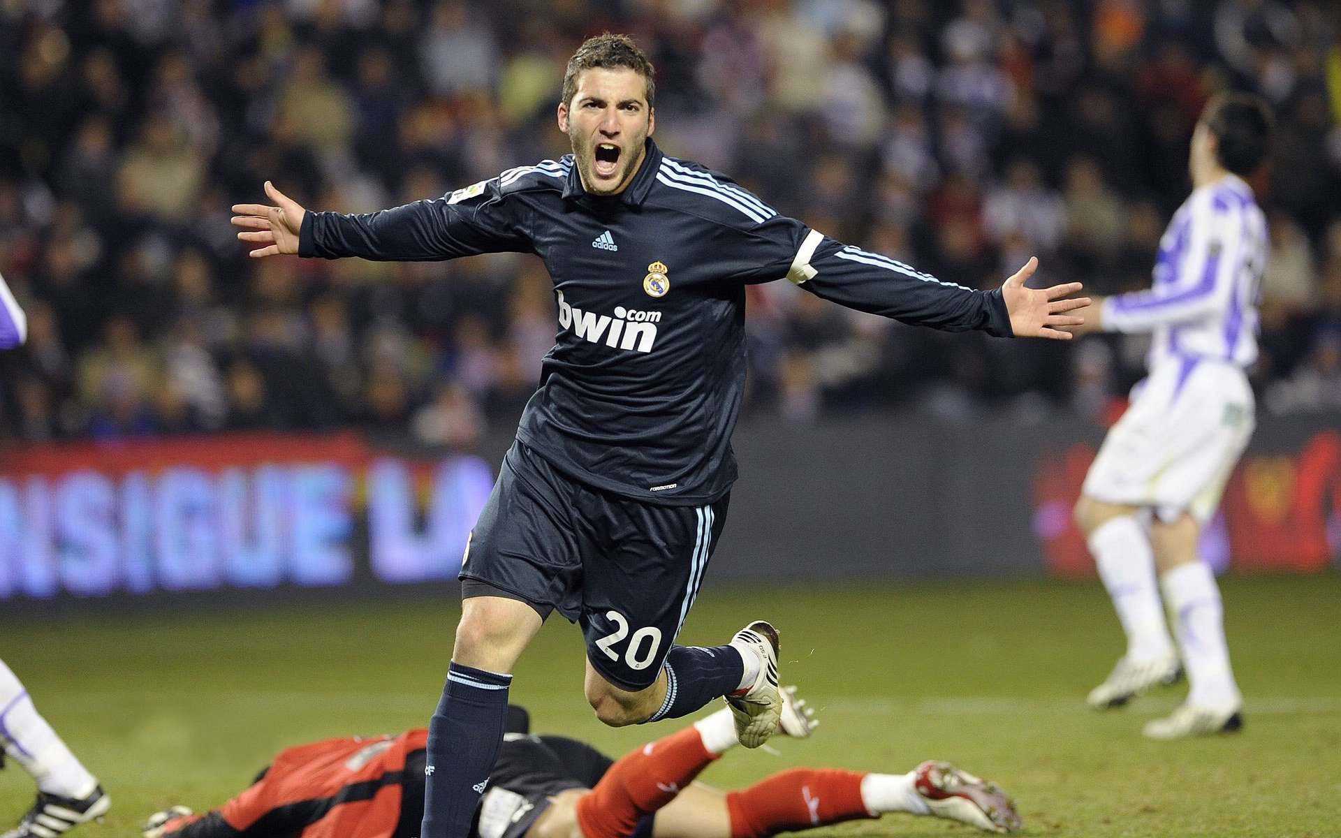 广东宏远再冲冠，迈向三连冠之路！，广东宏远连续几个冠军了